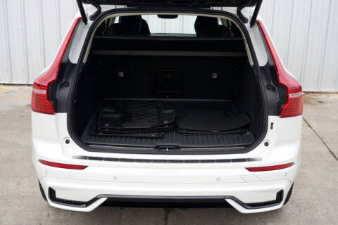 2024 Volvo XC60 B5 Plus Dark Theme