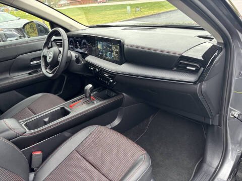 2025 Nissan Kicks SR