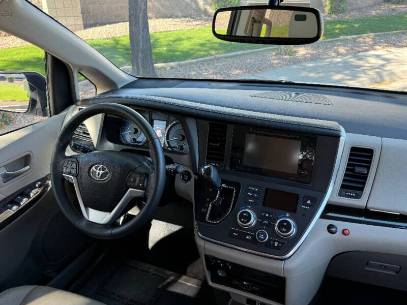 2017 Toyota Sienna XLE Premium 8-Passenger