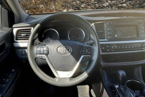 2017 Toyota Highlander LE