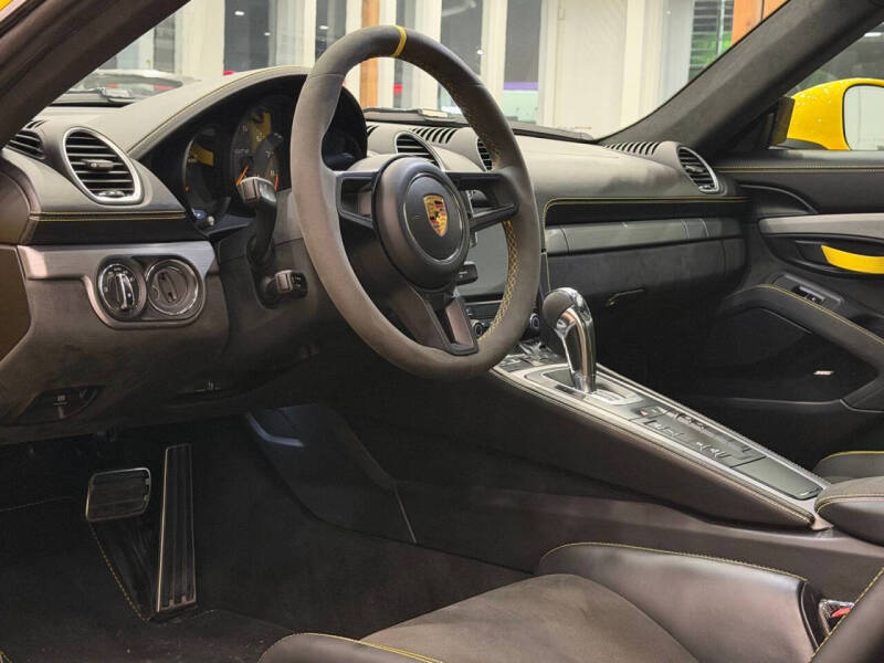 2022 Porsche 718 Cayman GT4