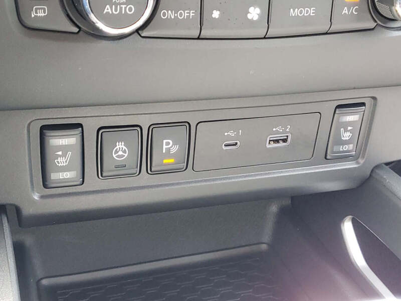2024 Nissan Frontier SV