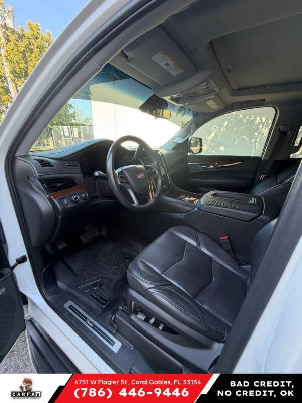 2018 Cadillac Escalade Luxury
