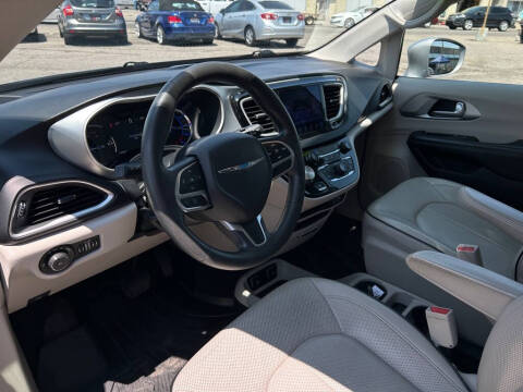 2017 Chrysler Pacifica Hybrid Touring Plus