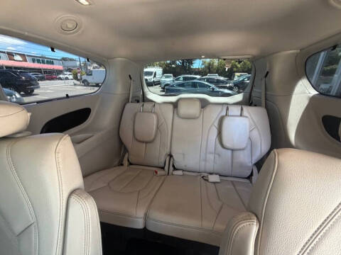 2021 Chrysler Pacifica Touring L