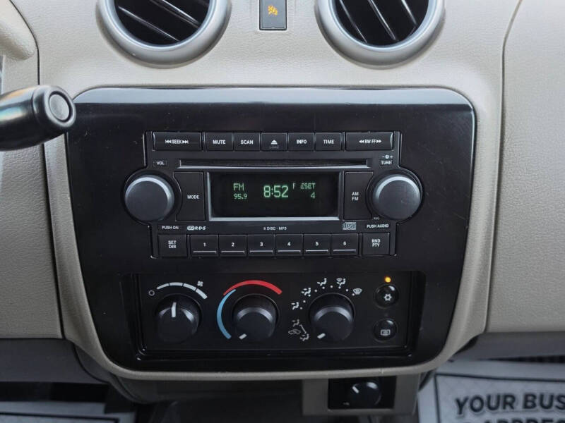 2006 Mitsubishi Raider XLS