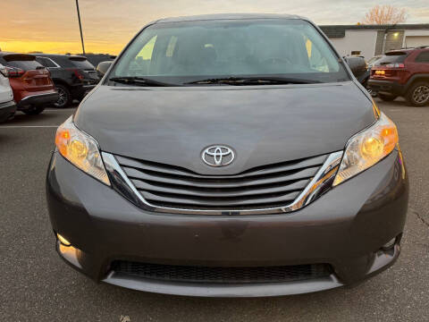 2017 Toyota Sienna XLE Premium 7-Passenger