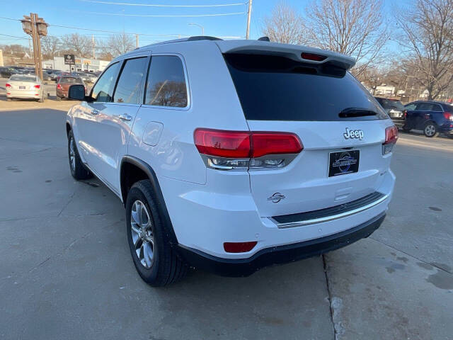 2015 Jeep Grand Cherokee for sale at Auto Connection in Waterloo, IA