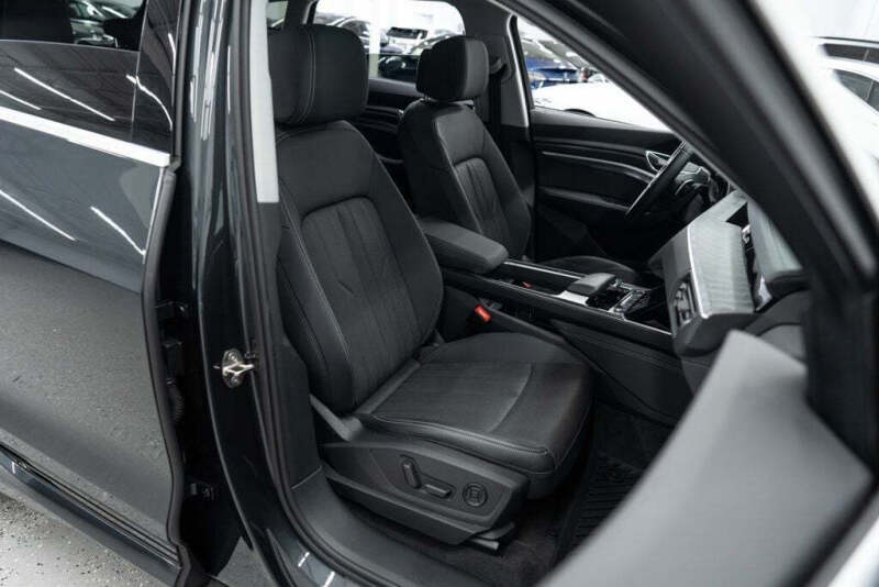 2021 Audi e-tron quattro Premium Plus