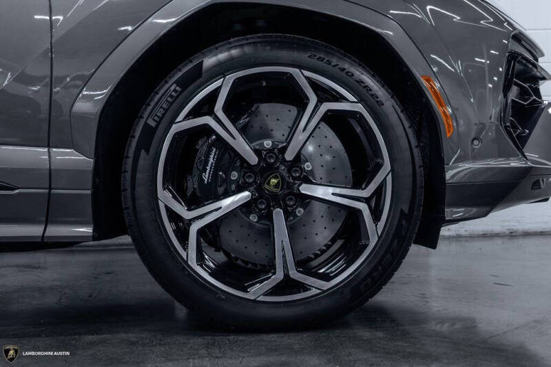 2025 Lamborghini Urus SE