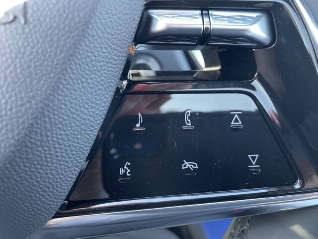 2025 Cadillac LYRIQ Luxury 3