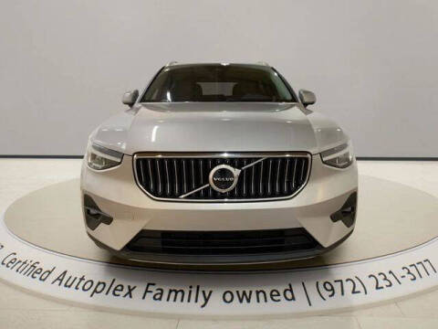 2025 Volvo XC40 B5 Plus Bright Theme