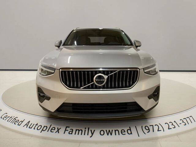 2025 Volvo XC40 B5 Plus Bright Theme