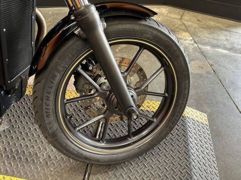 2017 Triumph Street Cup Jet Black/Silver Ic