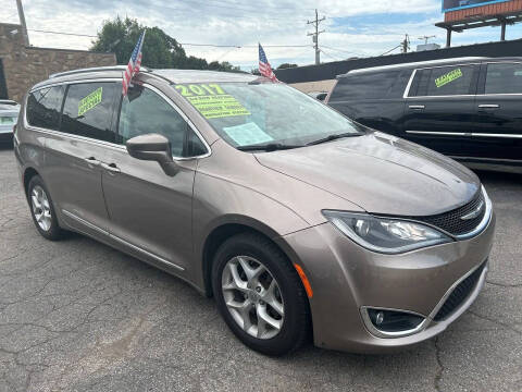 2017 Chrysler Pacifica Touring-L Plus