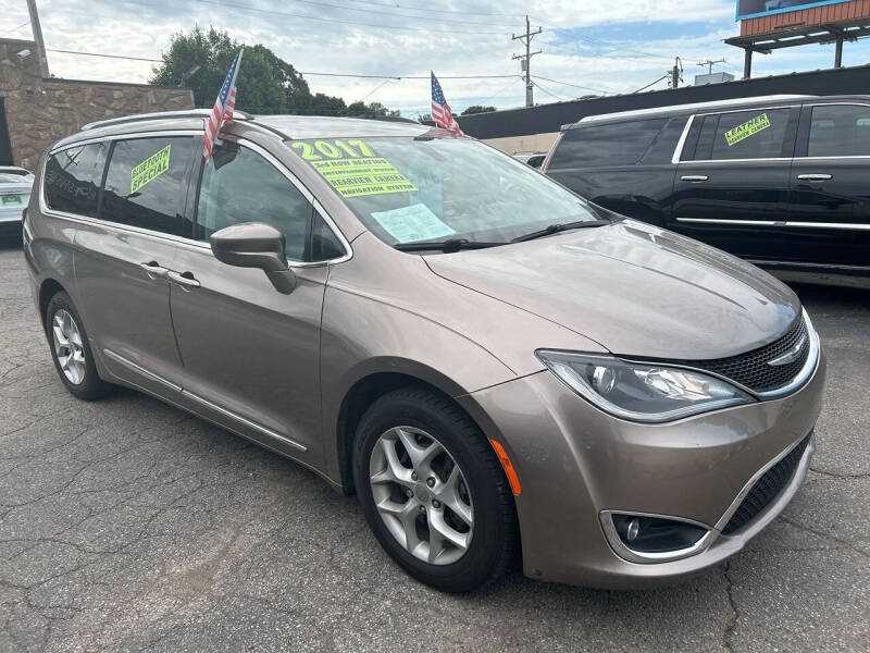 2017 Chrysler Pacifica Touring-L Plus
