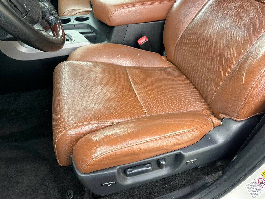 2013 Toyota Sequoia 24