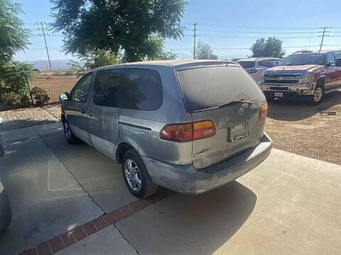 1999 Toyota Sienna CE