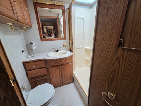 2000 Winnebago Adventure