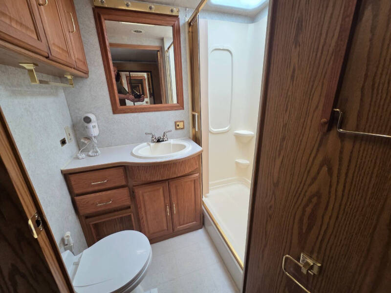 2000 Winnebago Adventure