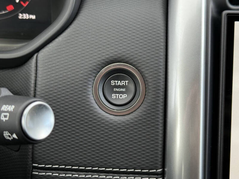 2025 Land Rover Discovery P300 Dynamic SE