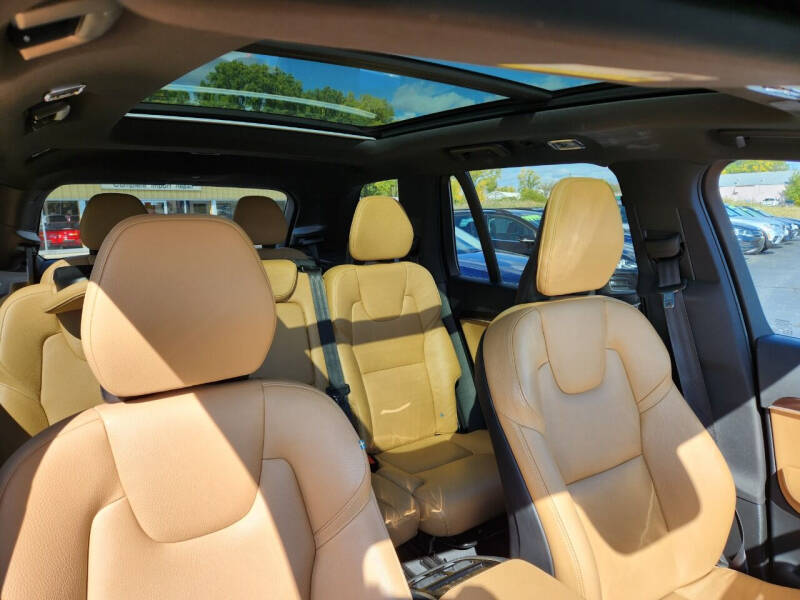 2019 Volvo XC90 T6 Momentum