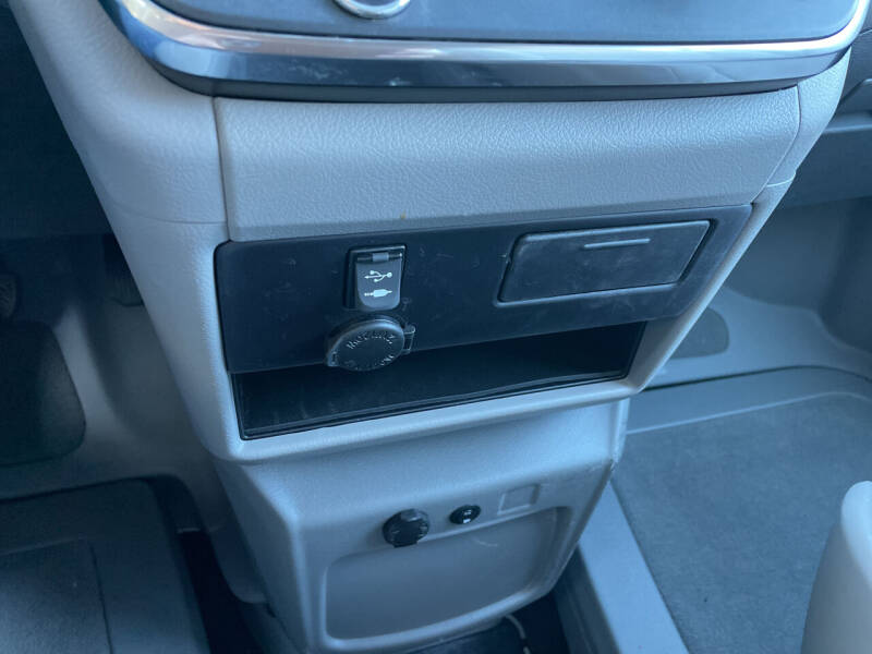 2017 Toyota Sienna LE 8-Passenger