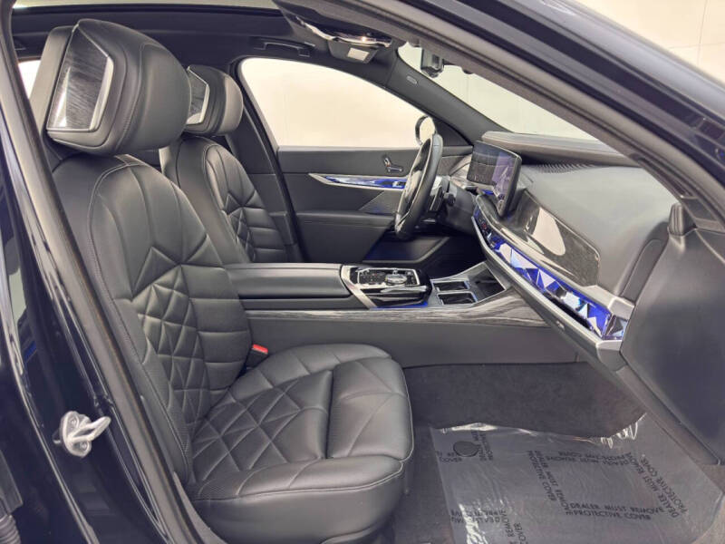 2023 BMW 7 Series 740i