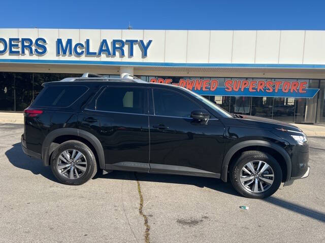 2024 Nissan Pathfinder SL