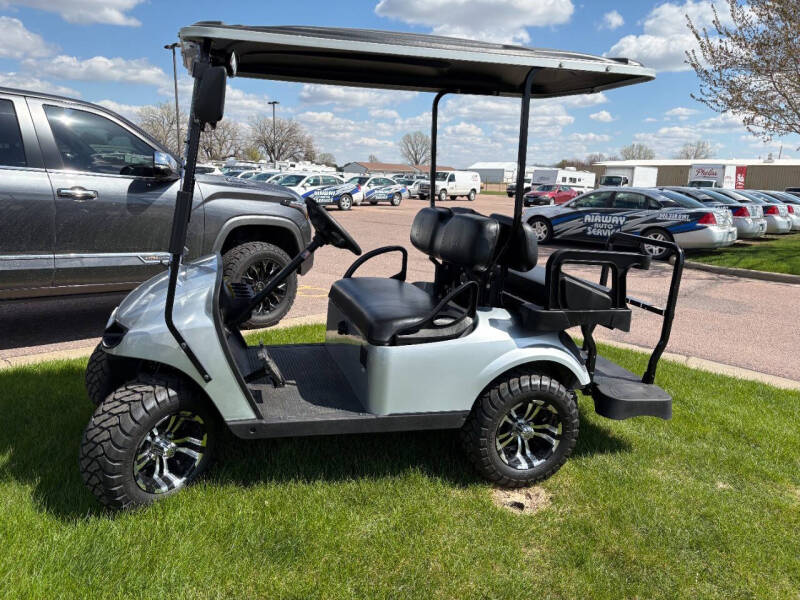 2022 E-Z-GO Golf car 2-2