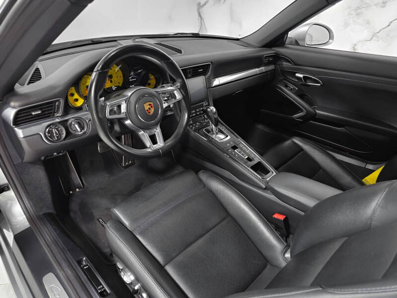 2019 Porsche 911 Carrera