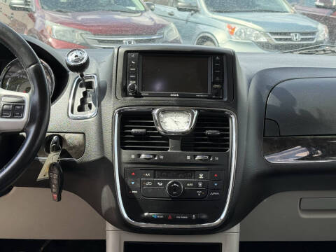 2014 Chrysler Town and Country Touring