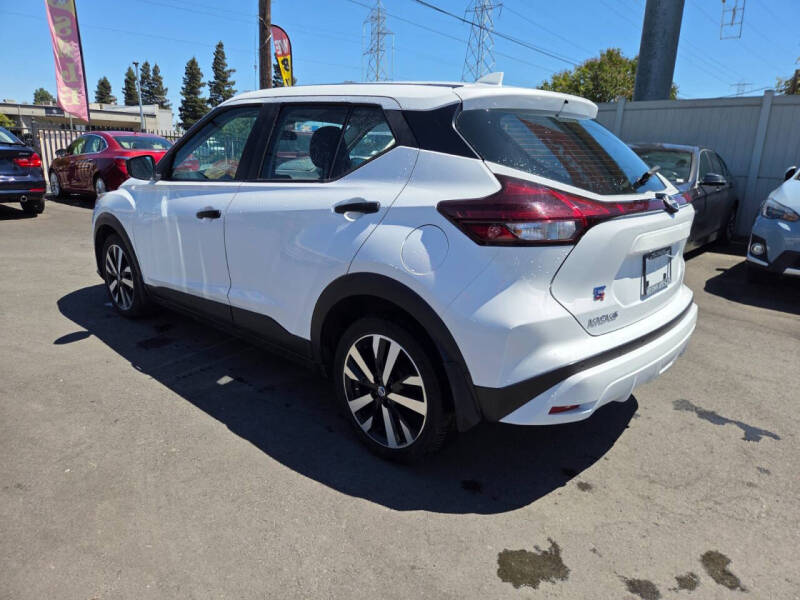 2024 Nissan Kicks S