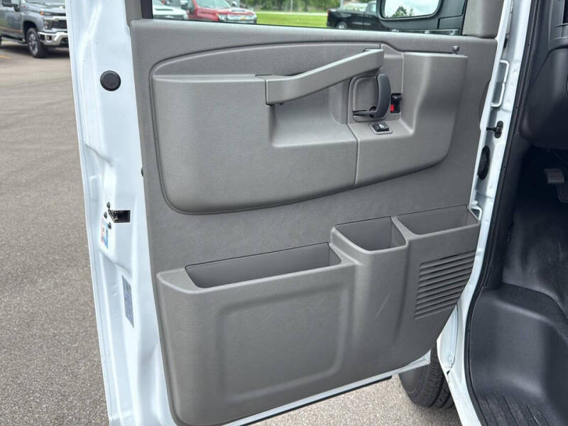 2025 Chevrolet Express 2500