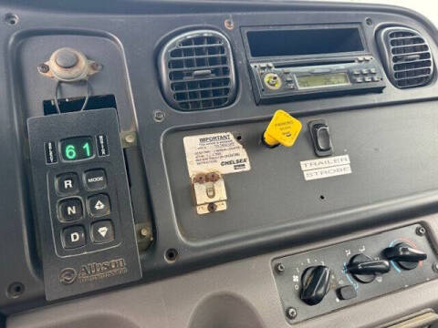 2007 Freightliner M2 106