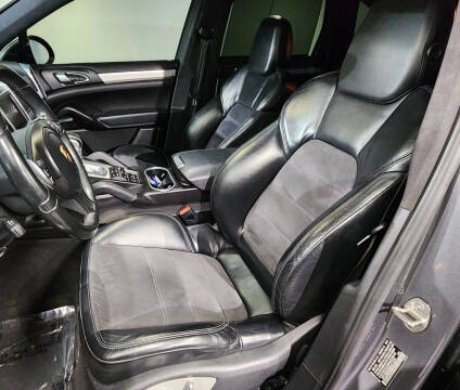 2013 Porsche Cayenne GTS