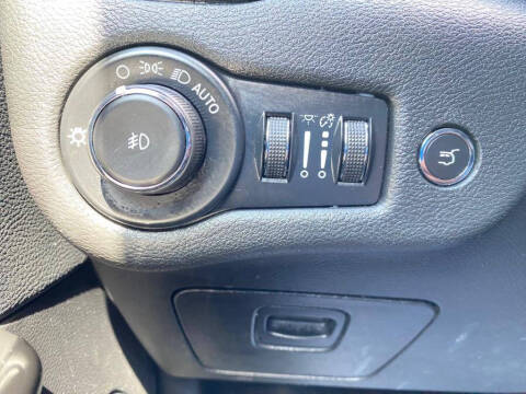 2023 Jeep Cherokee Altitude Lux