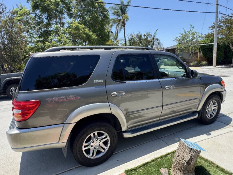 2004 Toyota Sequoia SR5