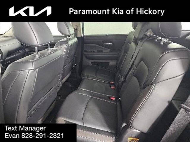 2022 Nissan Pathfinder SL