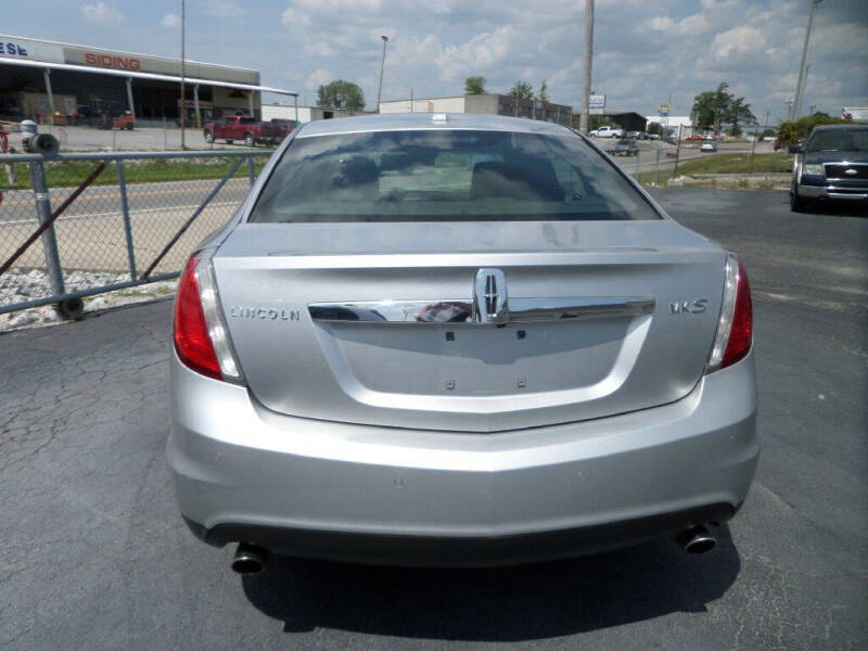 2009 Lincoln MKS Base photo 4