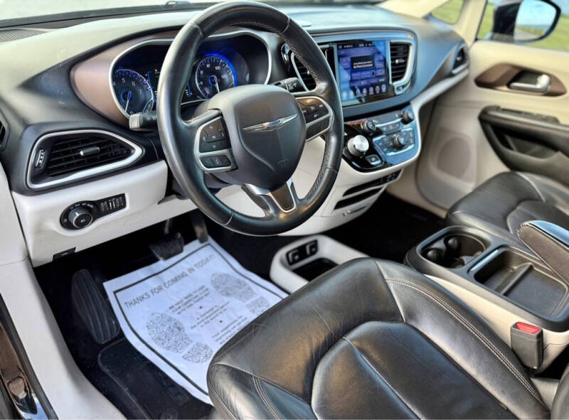 2017 Chrysler Pacifica Touring-L