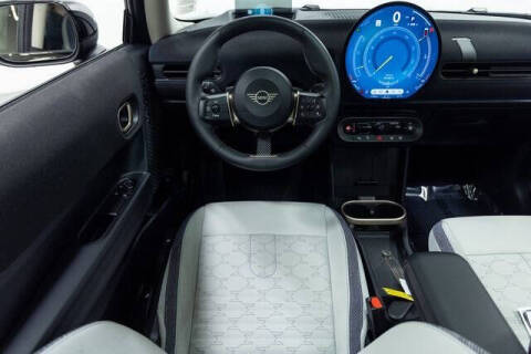 2025 MINI Hardtop 2 Door Cooper Signature Trim