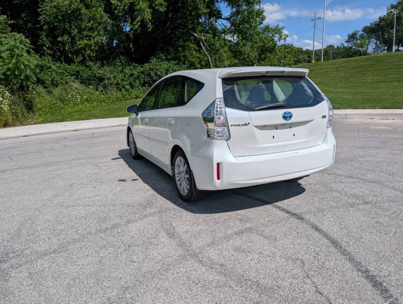 2012 Toyota Prius v Five