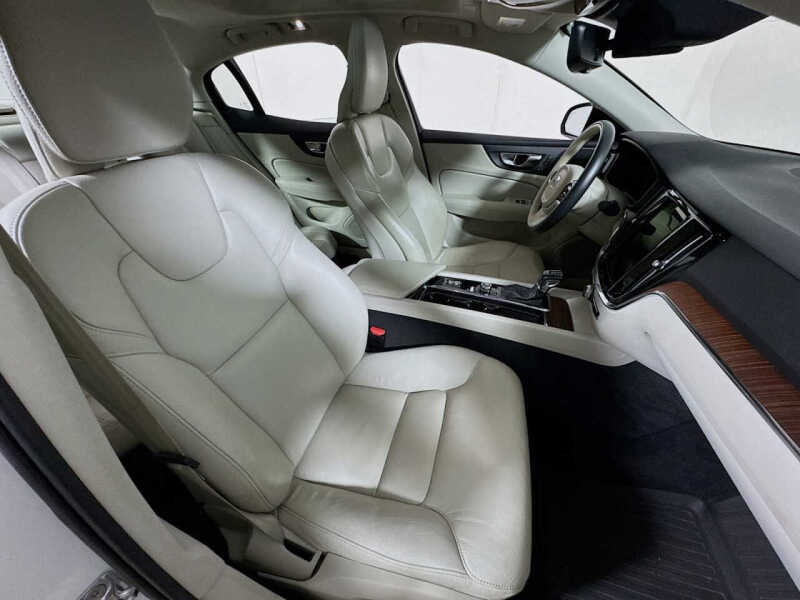 2021 Volvo S60 T5 Momentum