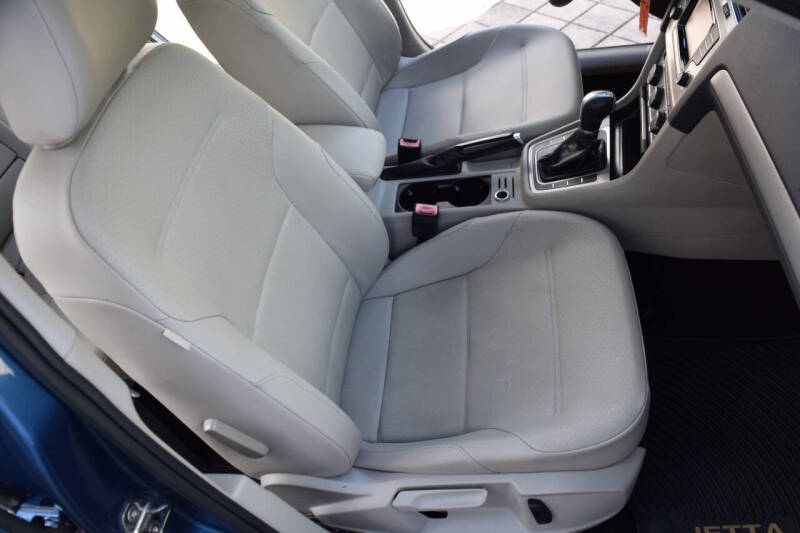 2015 Volkswagen Golf TDI SE