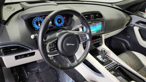 2020 Jaguar F-PACE SVR