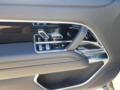 2025 Land Rover Range Rover P530 SE LWB