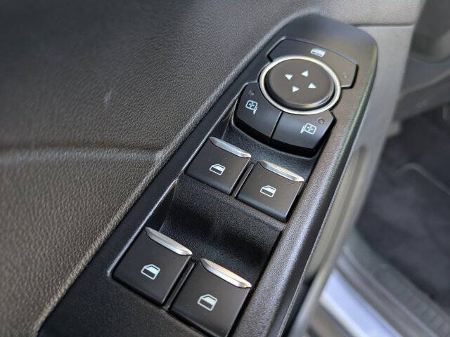 2022 Ford Escape Hybrid Titanium