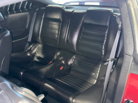2005 Ford Mustang GT Deluxe