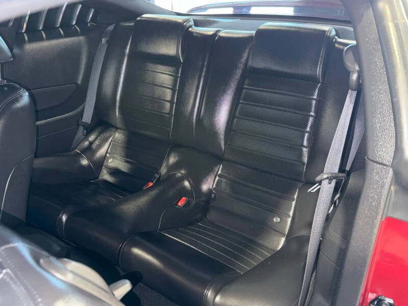 2005 Ford Mustang GT Deluxe